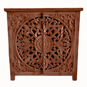 Armoire en bois sculptée à la main avec portes de mandala floral pour le rangement du salon - Product Image 1