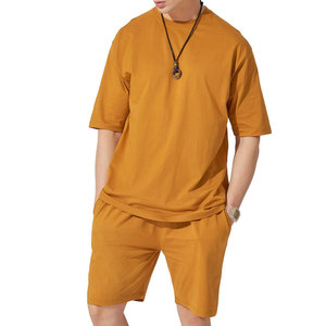 เสื้อยืดและกางเกงขาสั้นชุดเซ็ตผู้ชาย ดีไซน์ใหม่ สวมใส่สบายสำหรับฤดูร้อน ระบายอากาศได้ดี ผ้าฝ้าย 100% คุณภาพสูง ราคาขายส่ง - Product Image 1