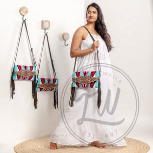 Sac à bandoulière à franges multicolores en cuir aztèque véritable usiné de style occidental Sac à main de couverture de selle usiné nouvelle arrivée vente chaude - Product Image 1