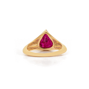 แหวนตราประทับทองคำ 18K ประดับทับทิมทรงลูกแพร์ พร้อมพลอยฝังแบบซ่อน - Product Image 6