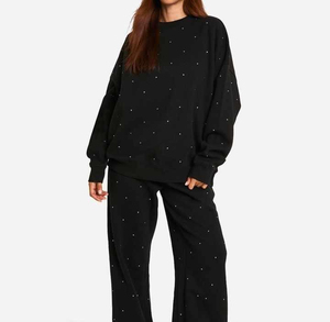 เสื้อฮู้ดดี้สตรีแบบสวมหัว แขนยาวตกไหล่ ประดับคริสตัล สไตล์สตรีทแวร์สำหรับฤดูหนาว ผ้าถักเนื้อนุ่มพิมพ์ลาย ผ้าฝ้ายผสมขนแกะ ขายส่ง - Product Image 4