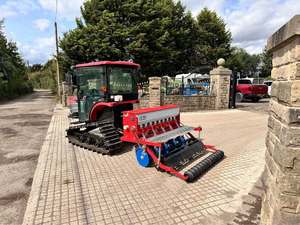 Tracteur compact à chenilles Mitsubishi GCR22 22HP 4WD avec planteuse/semoir SKLP 9 rangs 2024 - Product Image 3