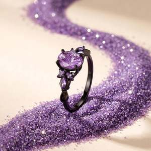 แหวนหมั้นประดับเพชรเจลูเลีย แบล็ค วิน รูปวงรีสีม่วง - Product Image 4