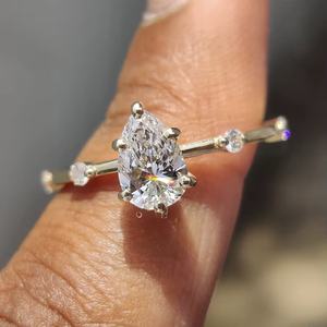 Bague minimaliste en diamant de laboratoire avec un design classique et une brillance supérieure, idéale pour les mariages et les cadeaux en provenance d'Inde - Product Image 1