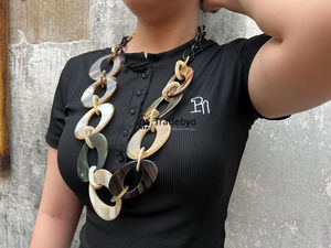 Collar de cuerno Tradebyd, joyería hecha a mano, pieza elegante para bodas y uso diario - Product Image 3