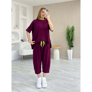 Conjunto de Dos Piezas para Mujer, Blusa de Manga Corta con Cuello Redondo de Viscosa de Dos Hilos y Pantalones, 37756 - Borgoña - Product Image 4