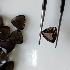 Cuarzo Ahumado Natural de 9MM, Corte Trillón, Gema Suelta de la Mejor Calidad para Joyería, Gemas de Montaña Roja en su Origen - Product Image 1