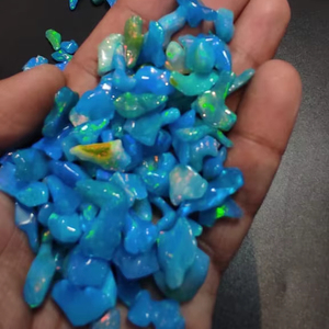 Spécimen brut traité thermiquement de pierres précieuses d'opale bleue éthiopienne naturelle pour la fabrication de bijoux avec des pierres en vrac - Product Image 2