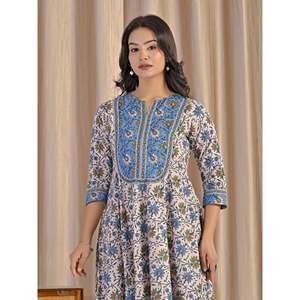Robe Anarkali bleu gris à imprimé floral fait main, style ethnique estival en coton doux, motif floral brodé à la main - Product Image 1