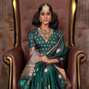 ผ้าส่าหรีสำหรับเด็กผู้หญิง ผ้าซาตินแท้ ทอมือ ลายปิชไว คันธ์กาล่า อะซิเตท - Product Image 1