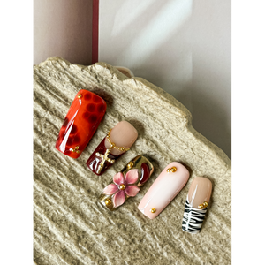 Savage Bloom Press on Nail Art ajoute un design floral élégant à vos ongles - Product Image 2