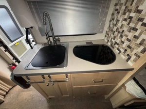 Winnebago F-u-s-e 23A usado del 2017, listo para vender - Product Image 5