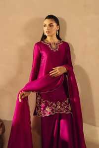 Blusa Maxi de Seda Bordada Pakistaní, Elegante y Lista para Usar, para Fiestas, Eventos Laborales y Salidas Nocturnas - Product Image 5
