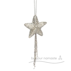 Decorazione festiva dell'albero festiva con ornamento di stella di Natale fatto a mano per le festività natalizie - Product Image 1