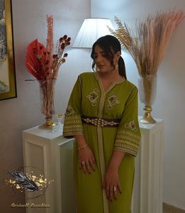 Elegante caftán verde oliva marroquí con bordado a mano, ropa musulmana tradicional y accesorio - Product Image 4