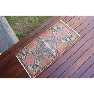 Alfombra Turca de 1.5x3.2 pies, Alfombra Pequeña Vintage, Alfombra Sólida Roja y Verde - Product Image 2