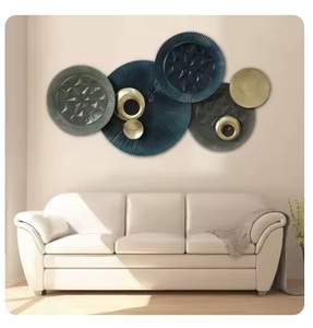 Décoration murale moderne en métal pour le salon, la chambre et le couloir, élégante, antirouille et prête à accrocher. - Product Image 4