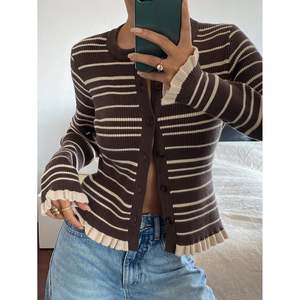 Cárdigan Casual de Mujer con Rayas Tejidas a Crochet, Botones y Volantes, Tallas S-XL, Personalizable OEM/ODM - Product Image 5