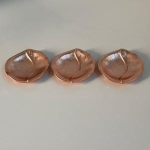 Plat de Service Vintage en Forme de Feuille en Métal Plaqué Cuivre Design Tendance Plat en Aluminium pour Vaisselle Produits de Haute Qualité - Product Image 4