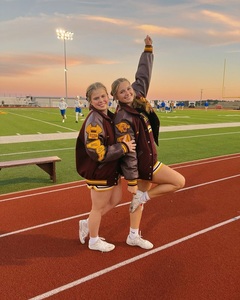 Chaqueta universitaria de lana High Street 100% para mujer, manga de cuero genuino, bordado de chenilla personalizado, letras de béisbol, OEM de invierno - Product Image 1