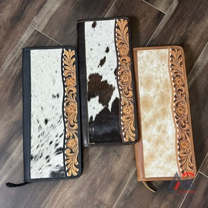 Vente flash : Étui de voyage portable pour bijoux en cuir véritable, fait main, style western, en cuir de vache avec poils, fermeture éclair, organiseur - Product Image 1