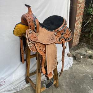 Conjunto de Silla de Montar Western de Cuero con Diseño Artístico de Barril de Madera Premium |   Juego de Herrajes de Acero Inoxidable Hechos a Mano para Montar a Caballo - Product Image 5