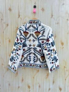 เสื้อโค้ทกำมะหยี่ปักมือสไตล์อินเดีย เสื้อแจ็คเก็ตบุผ้าสำหรับฤดูหนาว เสื้อโค้ทดีไซน์ใหม่สำหรับผู้หญิง ของขวัญเทศกาลคริสต์มาส - Product Image 6