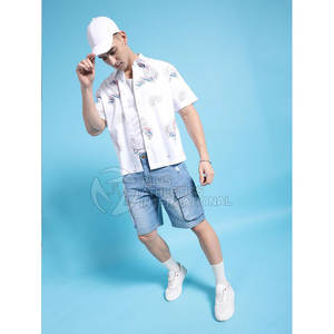 Shorts en jean déchirés pour hommes avec taille extensible et look tendance pour les jeunes Shorts en jean pour hommes avec poignets pliés - Product Image 5