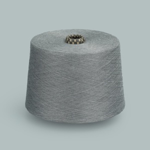 Màu xám 100 <span class=keywords><strong>polyester</strong></span> sợi tinh khiết <span class=keywords><strong>Polyester</strong></span> vòng quay sợi <span class=keywords><strong>NE</strong></span> 16 20 30 40 <span class=keywords><strong>50</strong></span> 60 Spun sợi cho vải dệt kim dệt - Product Image 2