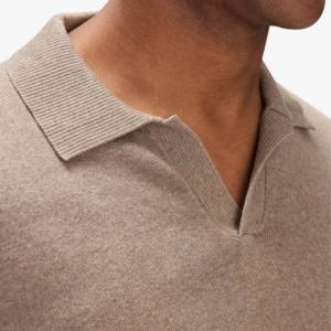 Polo en tricot minimaliste à forte demande pour hommes, pull décontracté à manches longues et doux en beige - Product Image 4