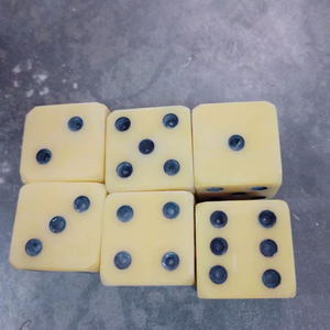 Dés à jouer en agate à 4 faces en os de buffle de haute qualité, dés de jeu en corne de buffle avec design et taille personnalisés - Product Image 1