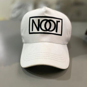 Gorro de Béisbol Clásico Vintage Formal 100% Algodón Twill 5 Paneles con Visera Curva Estampada, Logotipo Bordado a Mano, Ajustable, Deportivo y Elegante - Product Image 1