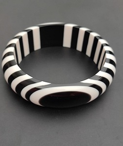 Brazalete de Cuerno de Búfalo Natural de Alta Costura para Mujer, Material Orgánico Ecológico, Color Natural, Estilo de Pluma Animal Pulida - Product Image 2