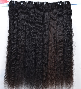 Vente en gros de cheveux naturels bruts de couleur noire bouclés et sans tension 100% extensions de cheveux humains de temple indien vierge non transformés - Product Image 1