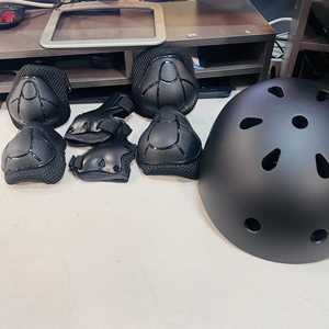 Casco per Bambini da 2 a 7 Anni con Equipaggiamento di Protezione Sportiva Inclusi Ginocchiere, Gomitiere e Paracolpi - Product Image 5