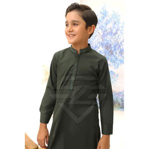 Ensemble Kurta Shalwar élégant pour garçons avec col classique et boutons Tenue Kurta Shalwar en coton doux pour enfants - Product Image 4