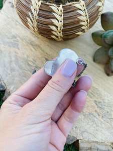 Navajo Sterling Silver Pink Dream Mohave Collar Chapado en oro y rodio Firmado - Product Image 4