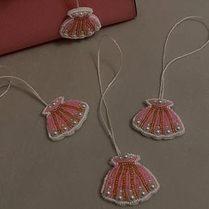 Nouveauté : porte-clés brodé de perles personnalisées et accessoires de sac en perles de rocaille, breloques de sac brodées à la main en perles de rocaille - Product Image 1