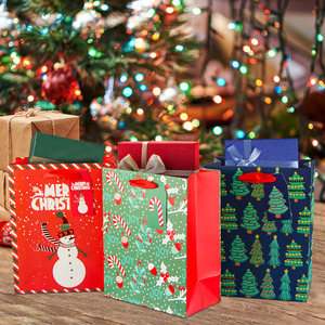 Bolsa de Cartón con Diseño de Muñeco de Nieve y Árbol de Navidad, Impresión Digital, Laminación Brillante, Reciclable, Asa de Lona, Personalizable - Product Image 3