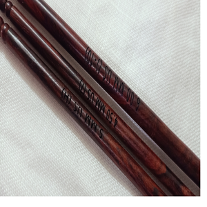 ตะขอถักทำจากไม้ขนาดบางมีตะขอตั้งแต่ขนาด3.5มม. ขึ้นไปผลิตในไม้โรสวูดเหมาะสำหรับขายต่อ - Product Image 1