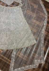 El Lehenga Choli de Boda Más Hermoso y de Moda con Lentejuelas Pesadas y Trabajo de Dori en Material de Seda para Fiestas - Product Image 2