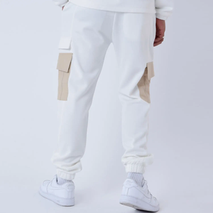 Ensemble sweat à capuche et jogger blanc personnalisé avec panneau beige et poches cargo pour vêtements décontractés et de sport - Product Image 4