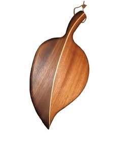 Planche artistique en bois et marbre conçue pour élever l'expérience culinaire avec un attrait à la mode et une élégance intemporelle - Product Image 6