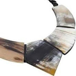 สร้อยคอรูปเขาควายสำหรับผู้หญิงเครื่องประดับแฟชั่นคุณภาพดีที่สุดสำหรับงานปาร์ตี้ขายส่งด้วยแฟชั่นเรืองแสง - Product Image 5