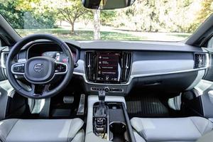 Volvo V90 T6 R-Design AWD 2021 parfaitement utilisée - Product Image 5