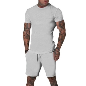 Conjunto corto informal de verano para Hombre con camiseta estampada de manga corta transpirable y pantalones cortos chándal elegante de dos piezas con logotipo personalizado - Product Image 4
