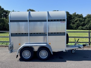 Remolque para Ganado de 2 Caballos con Zona de Estancia, Semirremolque para Aves de Corral, Remolque para Ganado en Venta - Product Image 2