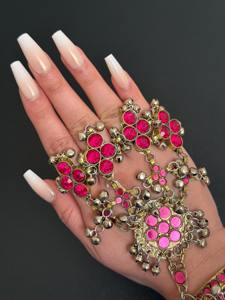 Magnifique harnais afghan Kuchi Panja rose fuchsia avec des pierres roses éclatantes et de nombreux grelots argentés - Product Image 2