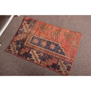 Petit tapis turc en laine 1,7x2,4 pi (51x74 cm) rouge vintage patchwork, tapis oriental écologique avec envers en latex - Product Image 4