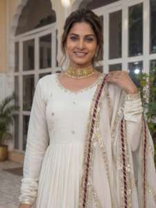 Vestido Anarkali de Seda Chinon con Bordado y Lentejuelas, Nuevo y Más Vendido al por Mayor, para Bodas y Recepciones - Product Image 3